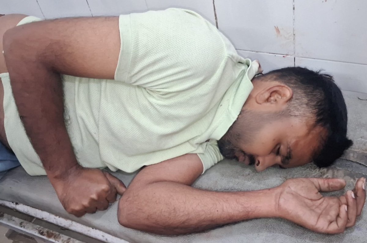 Press0080's tweet photo. मुरादाबाद के थाना कुंदरकी क्षेत्र के गांव चिड़ियाठैर मे बच्चों के मामूली विवाद को लेकर चले लाठी डंडे व बरसे ईंट पत्थर एक पक्ष से मां बेटे और दूसरे पक्ष से देवर भाभी की आई गंभीर चोटे पुलिस ने दोनों पक्षों को मेडिकल को भेजा @moradabadpolice @adgzonebareilly  @Uppolice https://t.co/MpzXaKSpIi