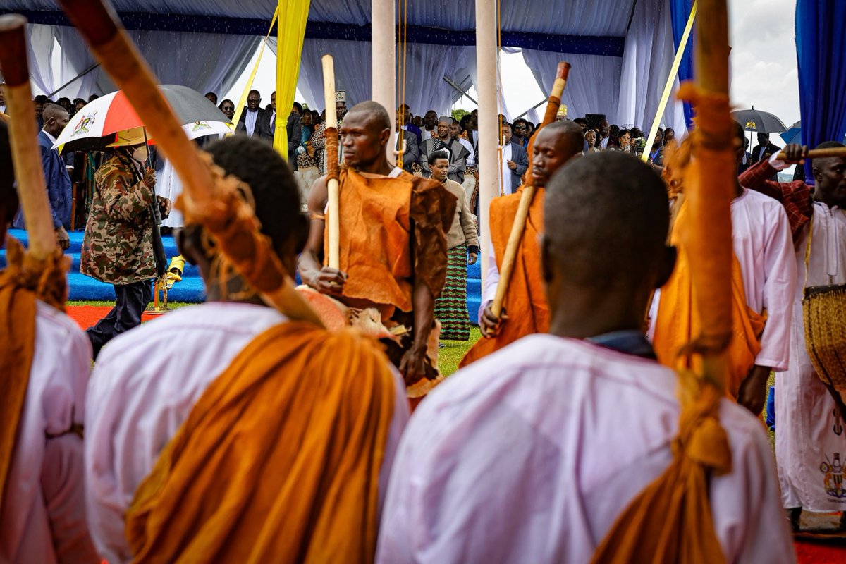 StateHouseUg's tweet photo. President @KagutaMuseveni today joined the people of @ObukamaBwaTooro to celebrate the coronation of Omukama Edward Rukidi Nyabongo I at Karuziika Royal Palace. https://t.co/DpZJr67g8v