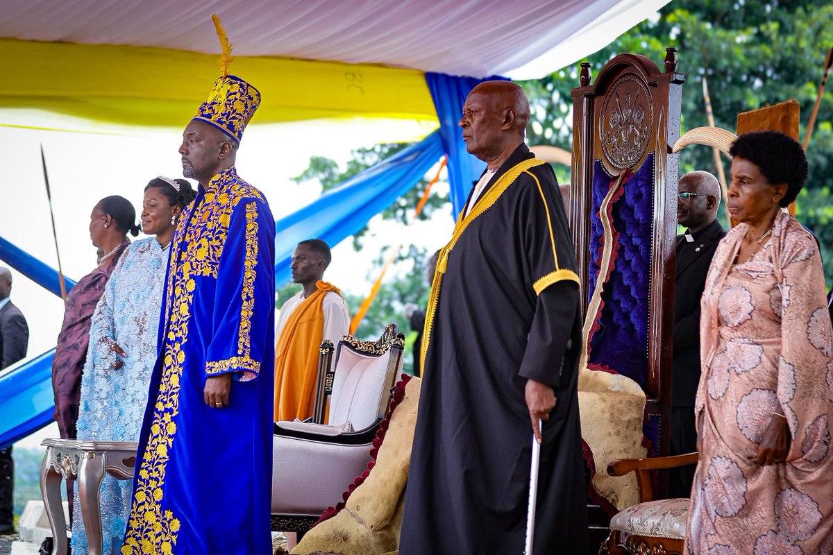 StateHouseUg's tweet photo. President @KagutaMuseveni today joined the people of @ObukamaBwaTooro to celebrate the coronation of Omukama Edward Rukidi Nyabongo I at Karuziika Royal Palace. https://t.co/DpZJr67g8v