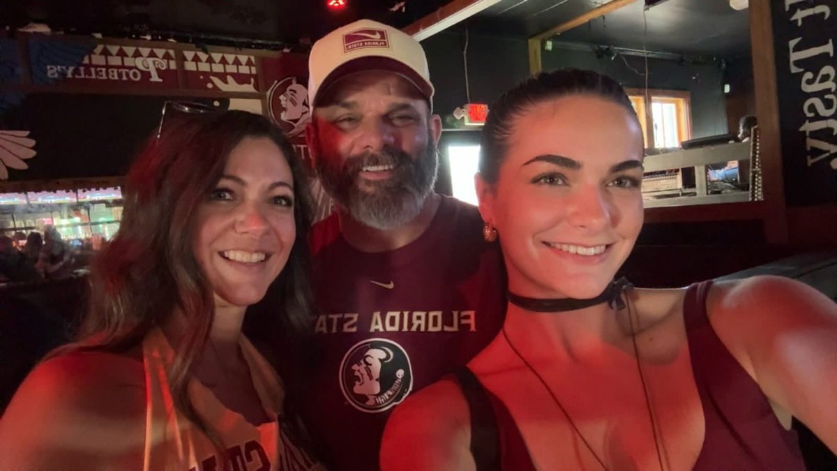 mikeTray_407's tweet photo. My daughters first fsu game (2014) and potbelly’s for parents weekend her jr year (2026) man time flys. https://t.co/k0QZWmukCH