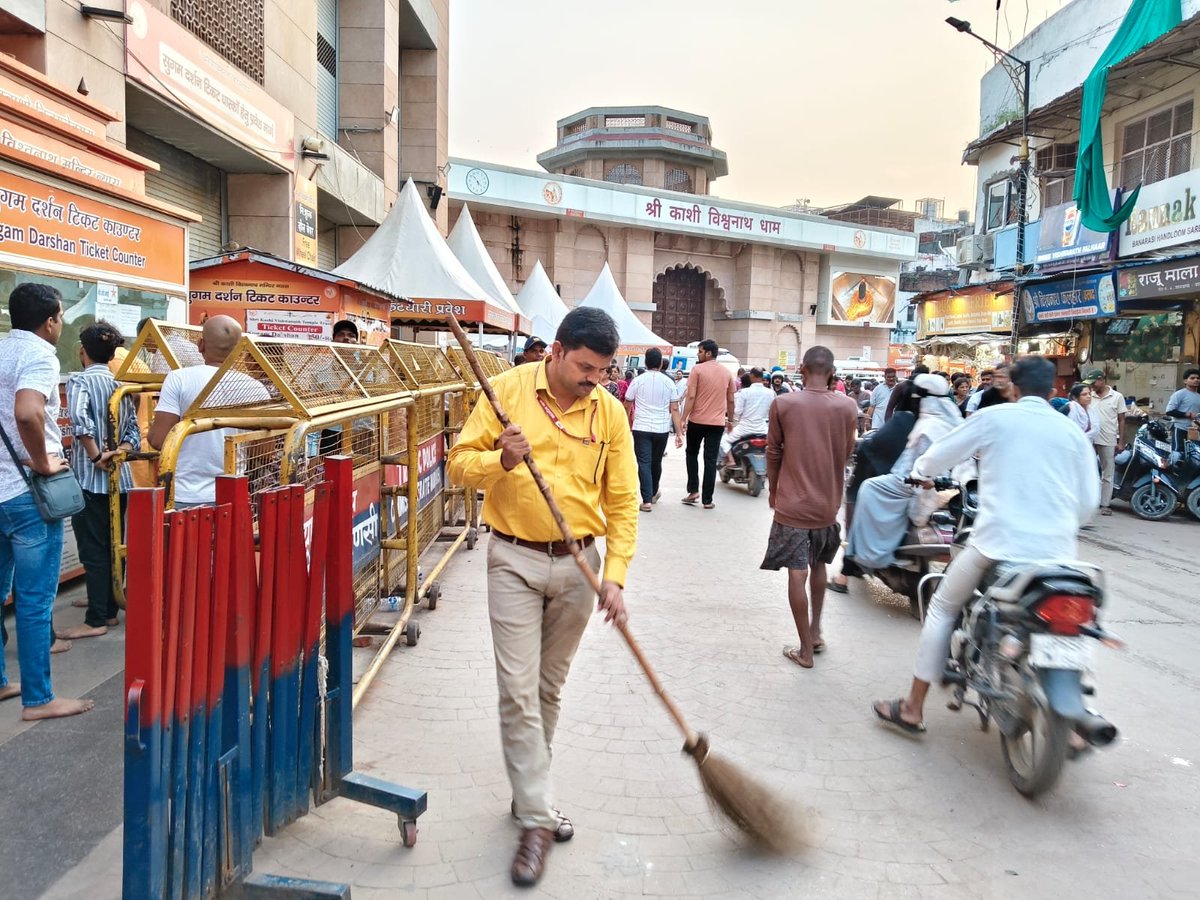 cpmgup's tweet photo. स्वच्छता ही सेवा अभियान 2026 के अंतर्गत ‘स्वच्छ पर्यटन स्थल’ थीम पर उत्तर प्रदेश डाक परिमण्डल के कर्मचारियों द्वारा प्रदेश के प्रमुख पर्यटन एवं धार्मिक स्थलों पर स्वच्छता अभियान चलाया गया। https://t.co/DPBsIyGNYB