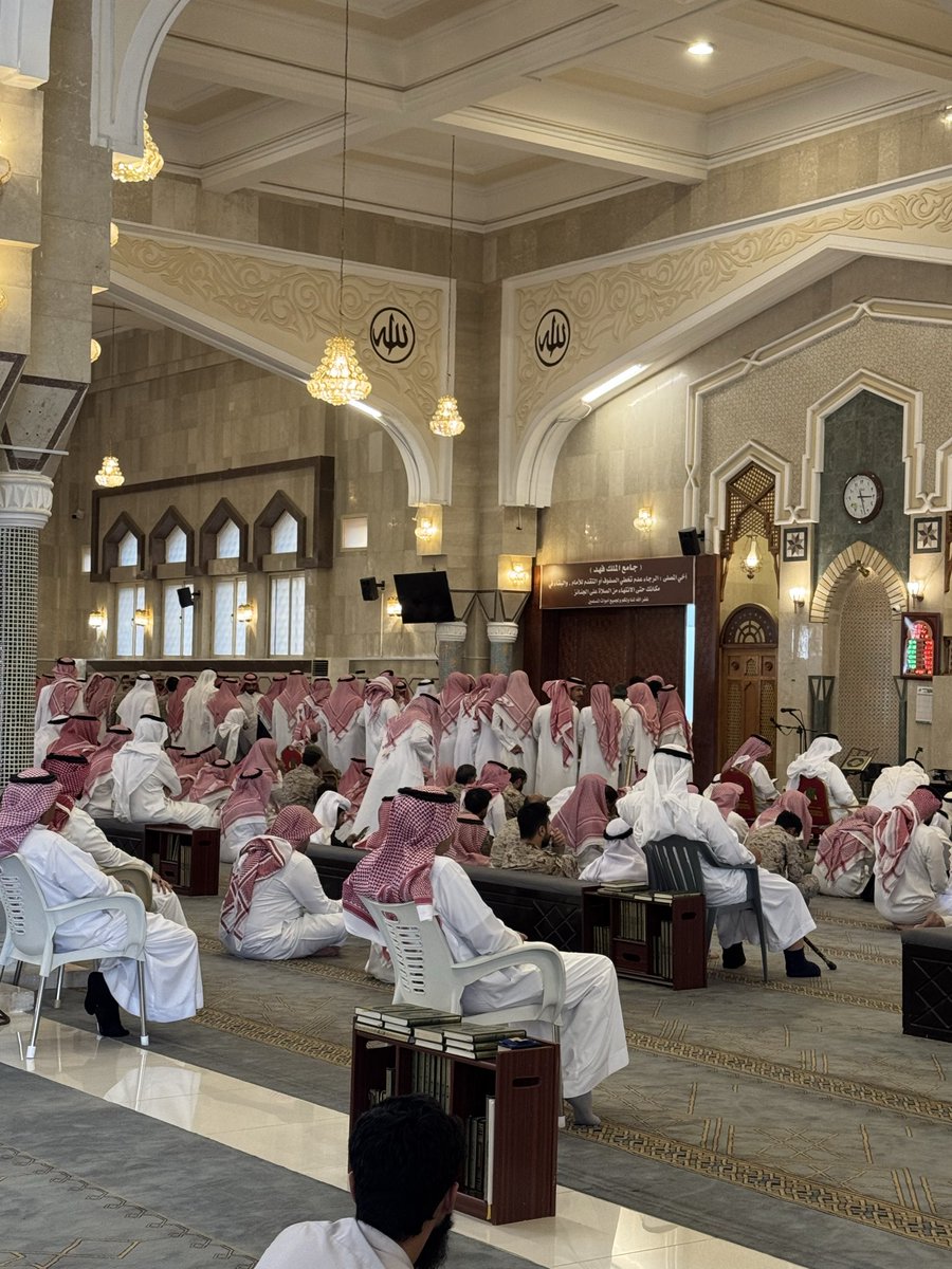 mqaberasir's tweet photo. استقبلت جمعية كرامة بمنطقة عسير جثمان الشهيد النقيب/ عبدالله بن مرعي علي الوافي، وتولّت تغسيله وتجهيزه، وأُدّيت الصلاة عليه في جامع الملك فهد، ثم شُيّع جثمانه إلى مقبرة المسقوي حيث دُفن
نسأل الله أن يتقبّله في الشهداء، ويسكنه الفردوس الأعلى، ويلهم أهله وذويه الصبر والسلوان.
#عسير https://t.co/MFQzsfQjWs