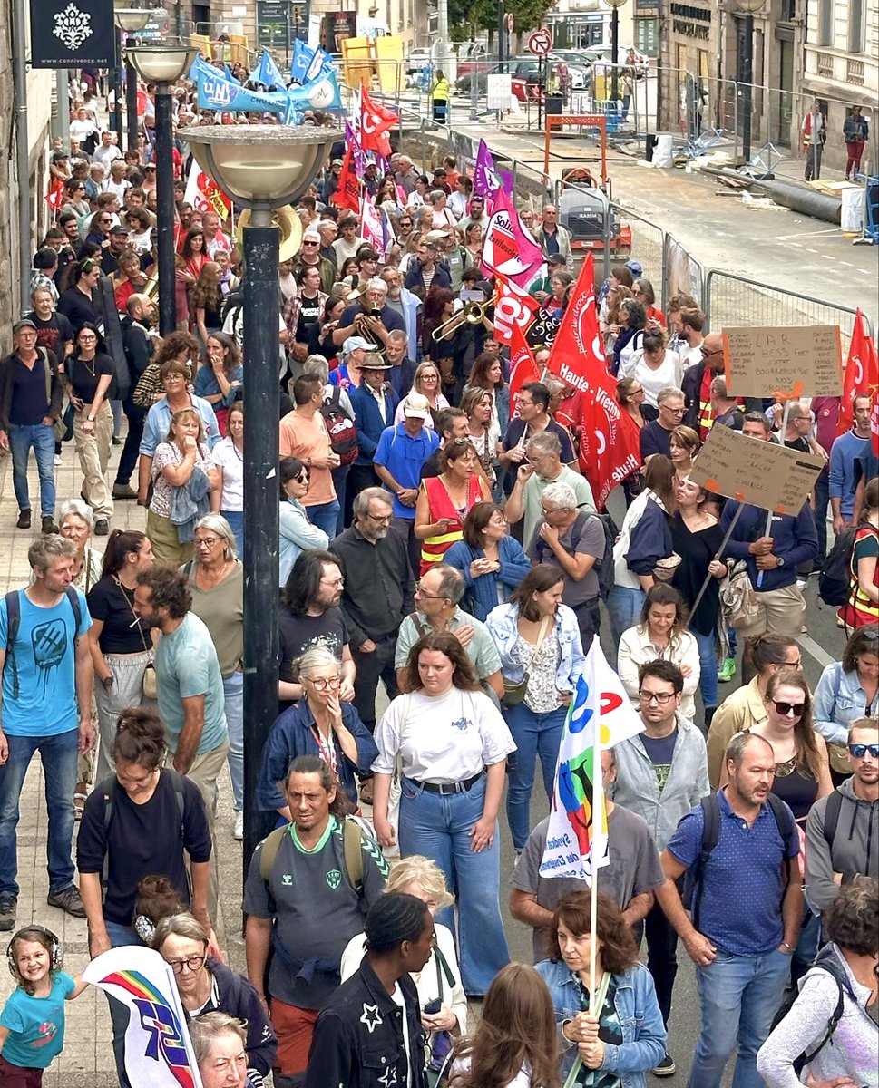 SDelautrette's tweet photo. 🚨SERVICES PUBLICS EN DANGER

✊Soutien à la mobilisation. Aux côtés des enseignants, des pompiers, des soignants, des cheminots, de tous les agents de la fonction publique essorés, en colère.
⚠️ Sans eux, pas de services publics. Pas d’égalité !
@socialistesAN @partisocialiste https://t.co/eTtquBYYhO