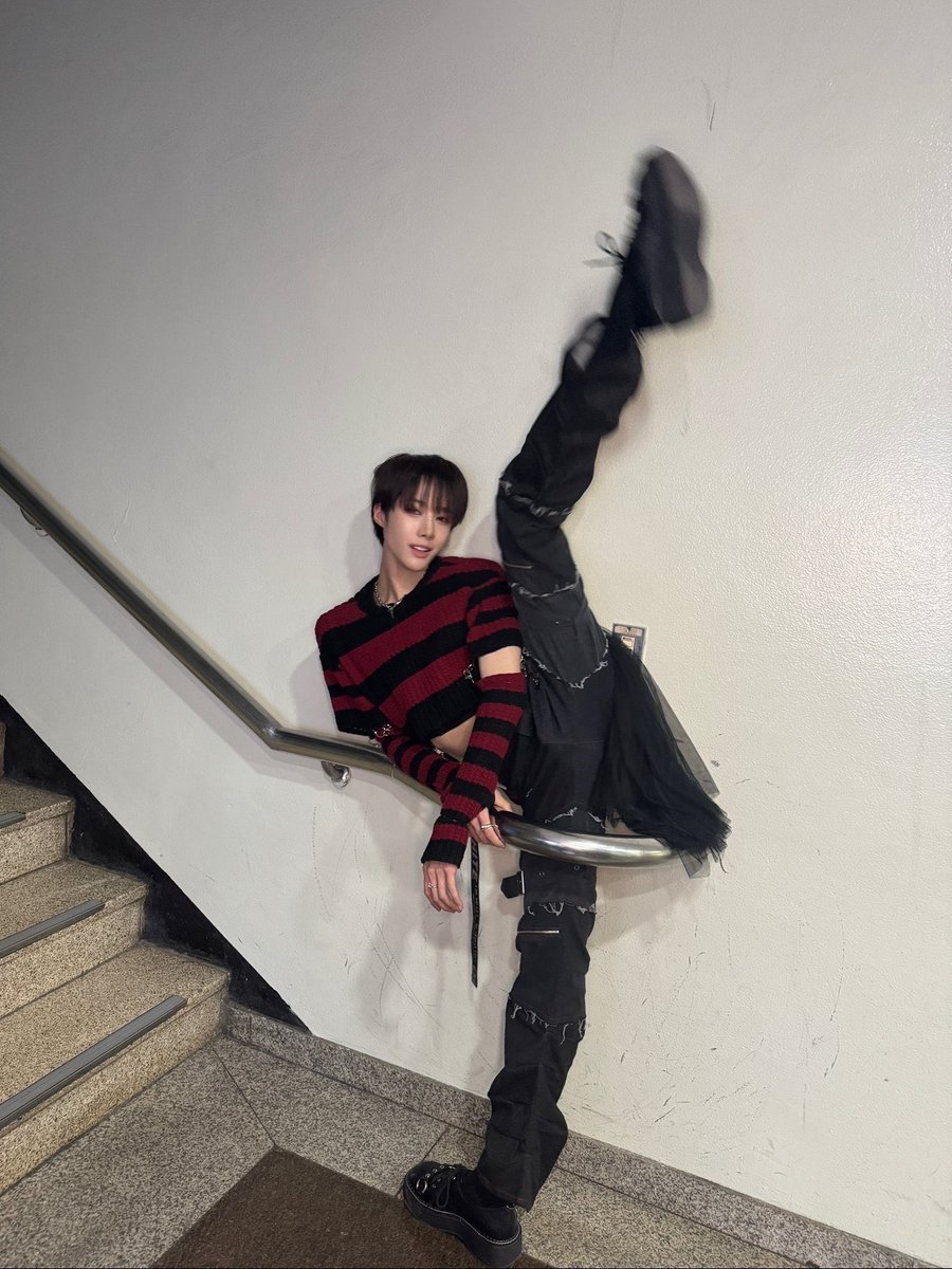 fixlovon's tweet photo. “who are you?”           “i’m you, but stronger” https://t.co/UmLMJxAYzk
