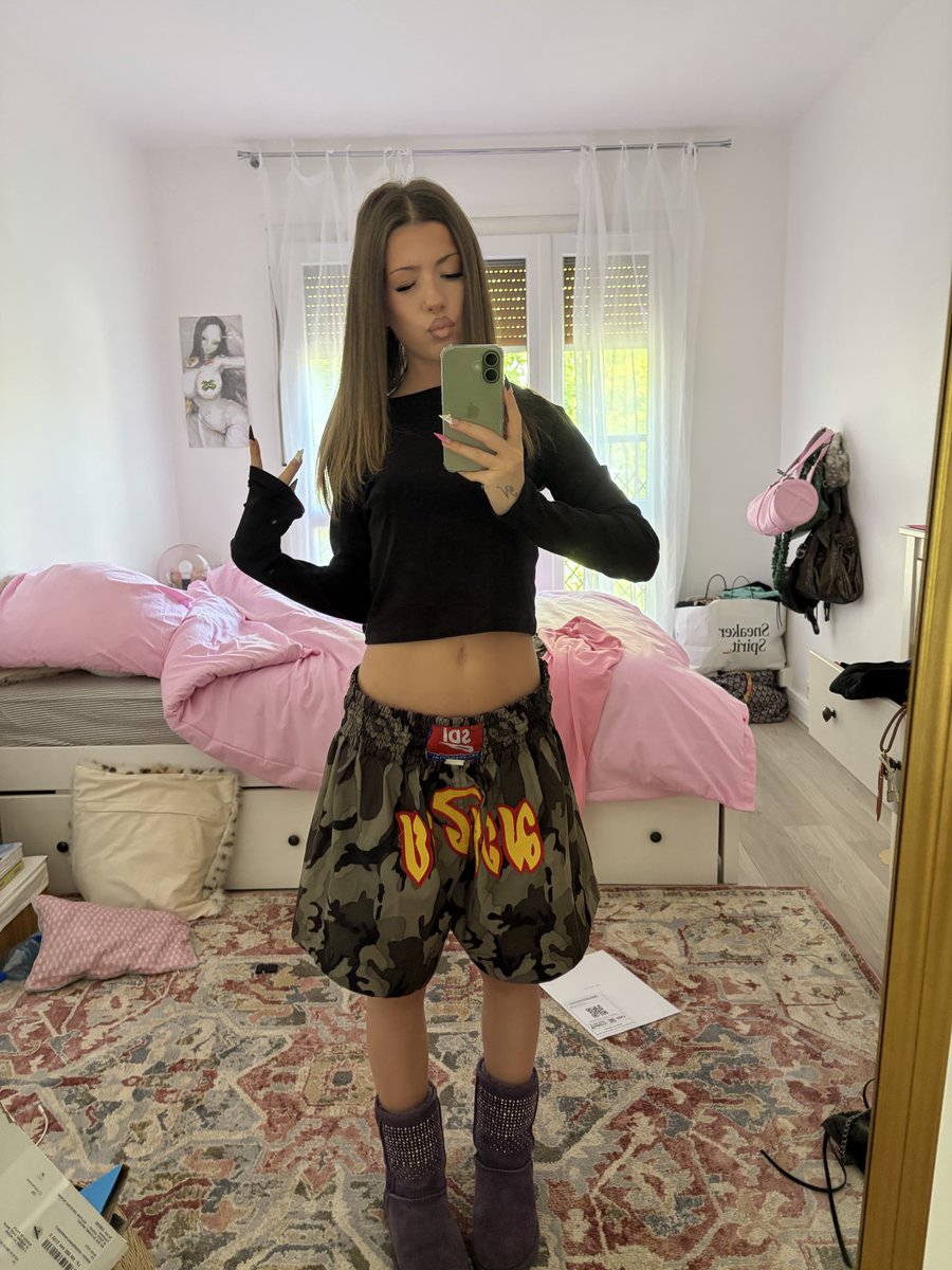 uknoimda1tbh's tweet photo. tema la dégaine jailestyle jailestyleee 
tu veux le mm ? https://t.co/bz8IJqWAVW