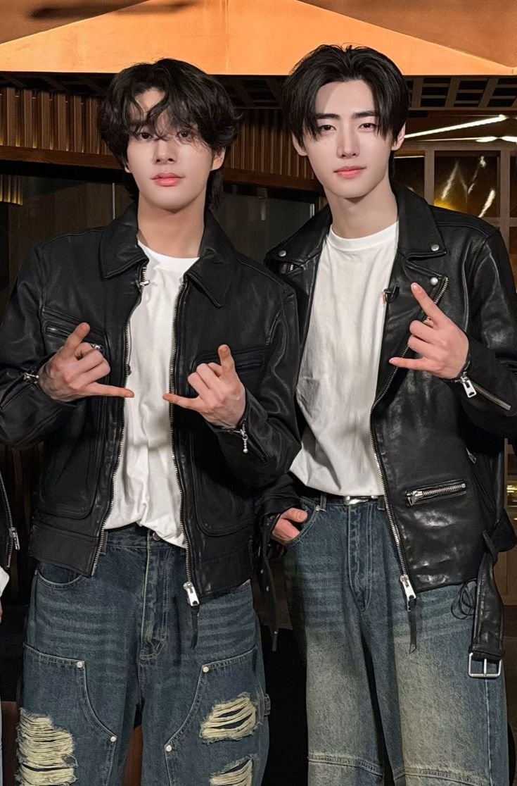 SunghoonnShines's tweet photo. @JaeyunShines ayo pilih https://t.co/Xqd8JD1yBN