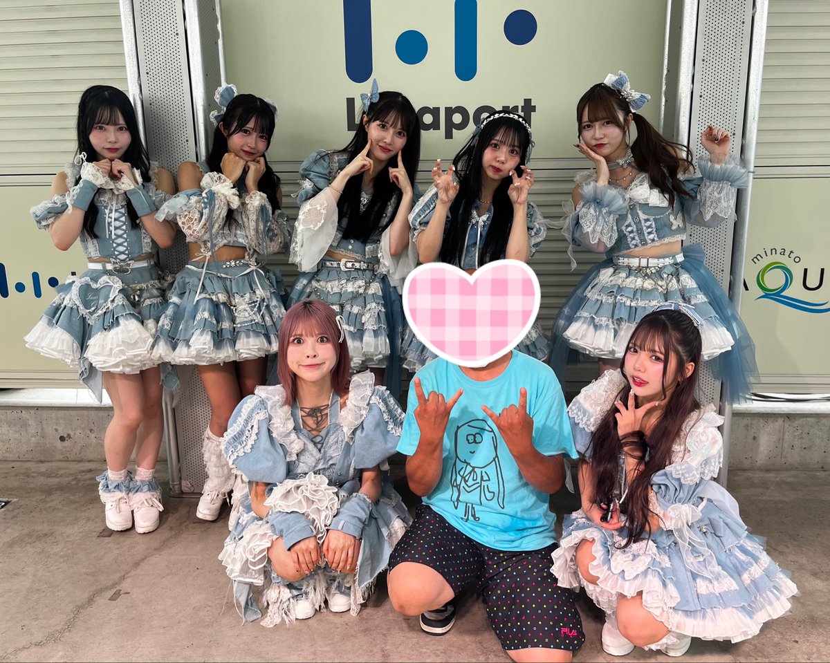 jagarico500's tweet photo. お見送り会に初めて参加した

「あれ、スマホは？」って
スマホを向けてへん事は
不可思議に思えたんかな

私は撮可にしても
新しい風に上手に乗れなくてw

私とアイドルさんの真ん中に
スマホなんていらへん
だってスマホ構えると
チカラ入るんん違うんん
そんなん
いつも通りでええねん

26.9.27 https://t.co/8zQEkZ8YEm