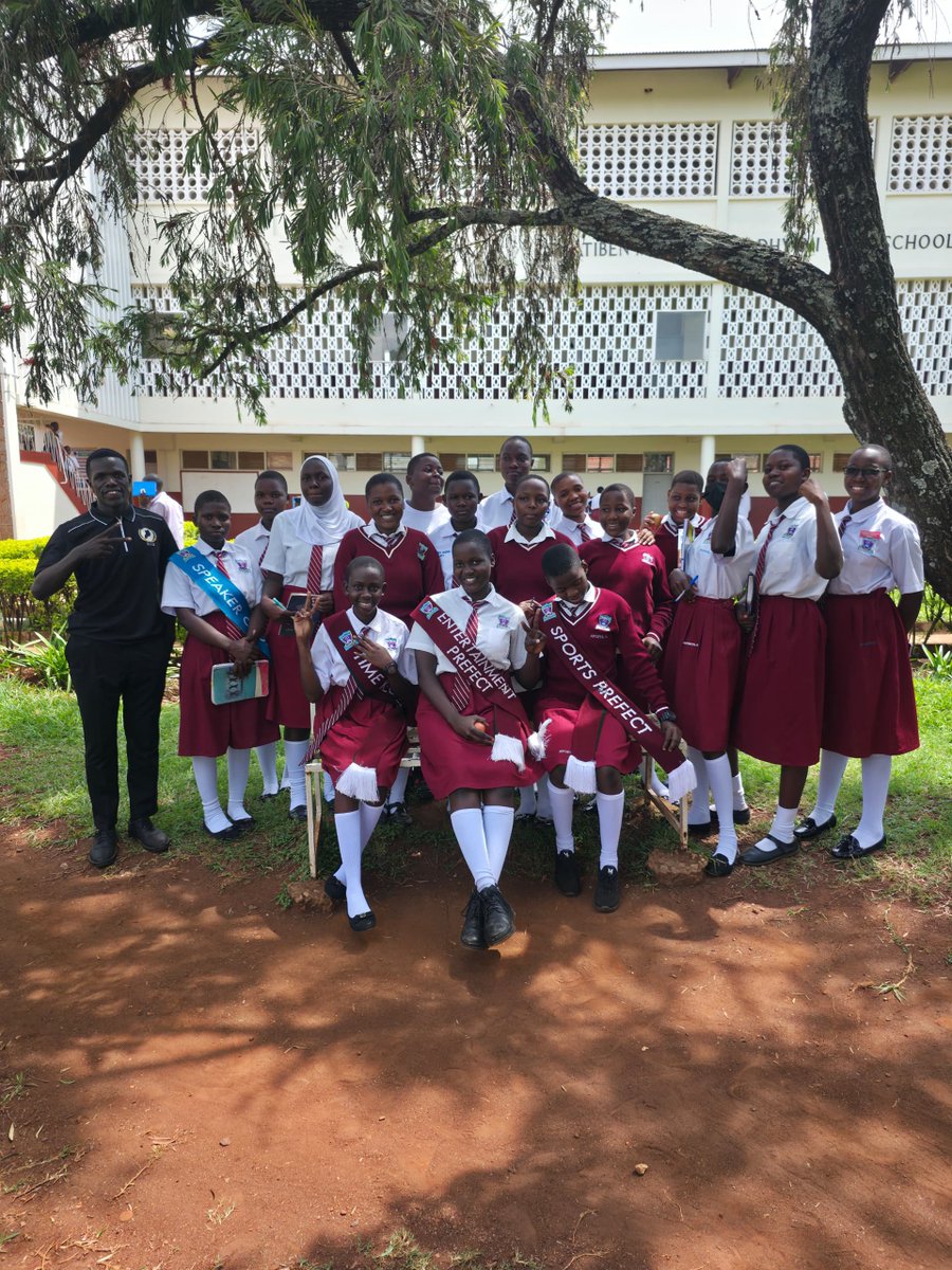 OkirorBenjamin5's tweet photo. 📌Today, we kicked off our high school leadership program weekly sessions for student leaders at PMM Girls’ School.

~We hosted discussions on personal integrity in our everyday lives.

~This wasn’t just a session,it was a reminder that integrity begins with ourselves. https://t.co/0BApT9PNoZ