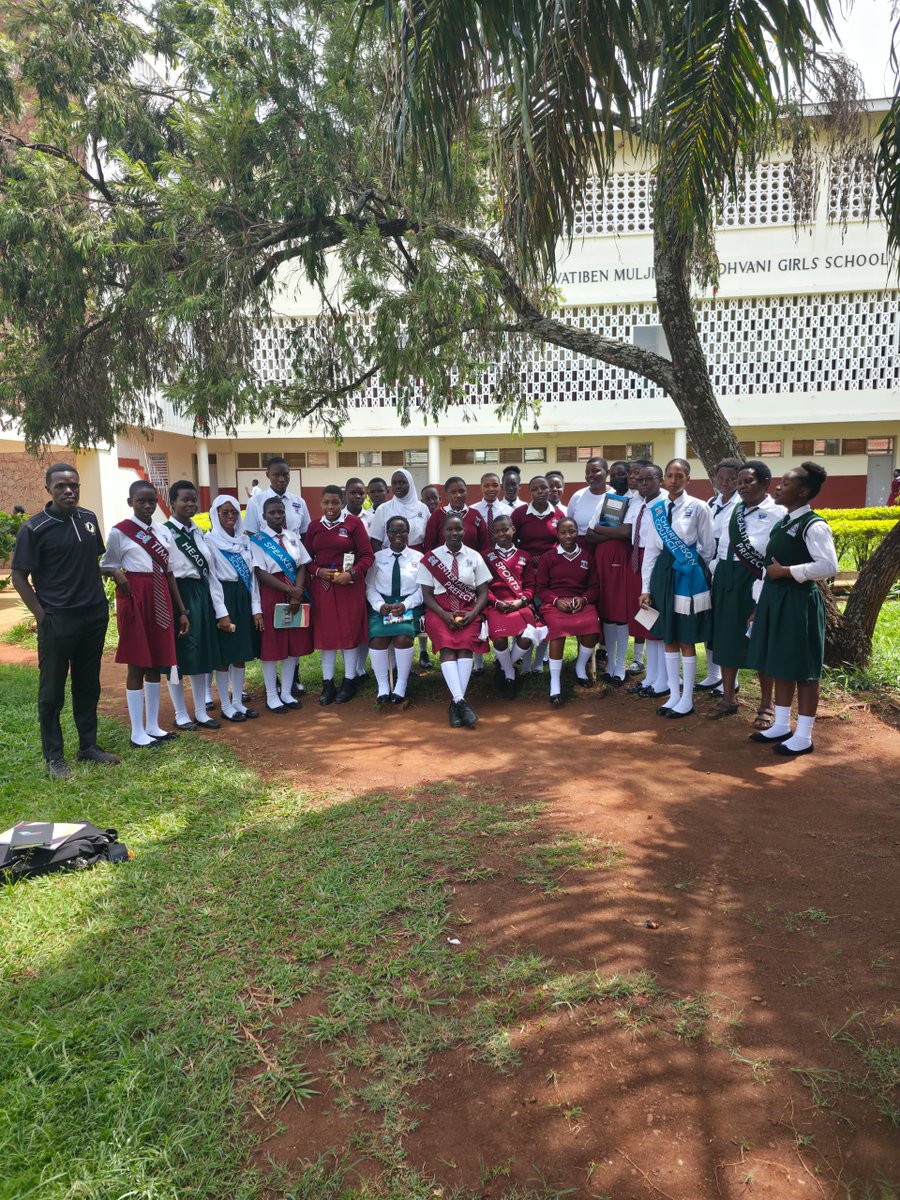 OkirorBenjamin5's tweet photo. 📌Today, we kicked off our high school leadership program weekly sessions for student leaders at PMM Girls’ School.

~We hosted discussions on personal integrity in our everyday lives.

~This wasn’t just a session,it was a reminder that integrity begins with ourselves. https://t.co/0BApT9PNoZ