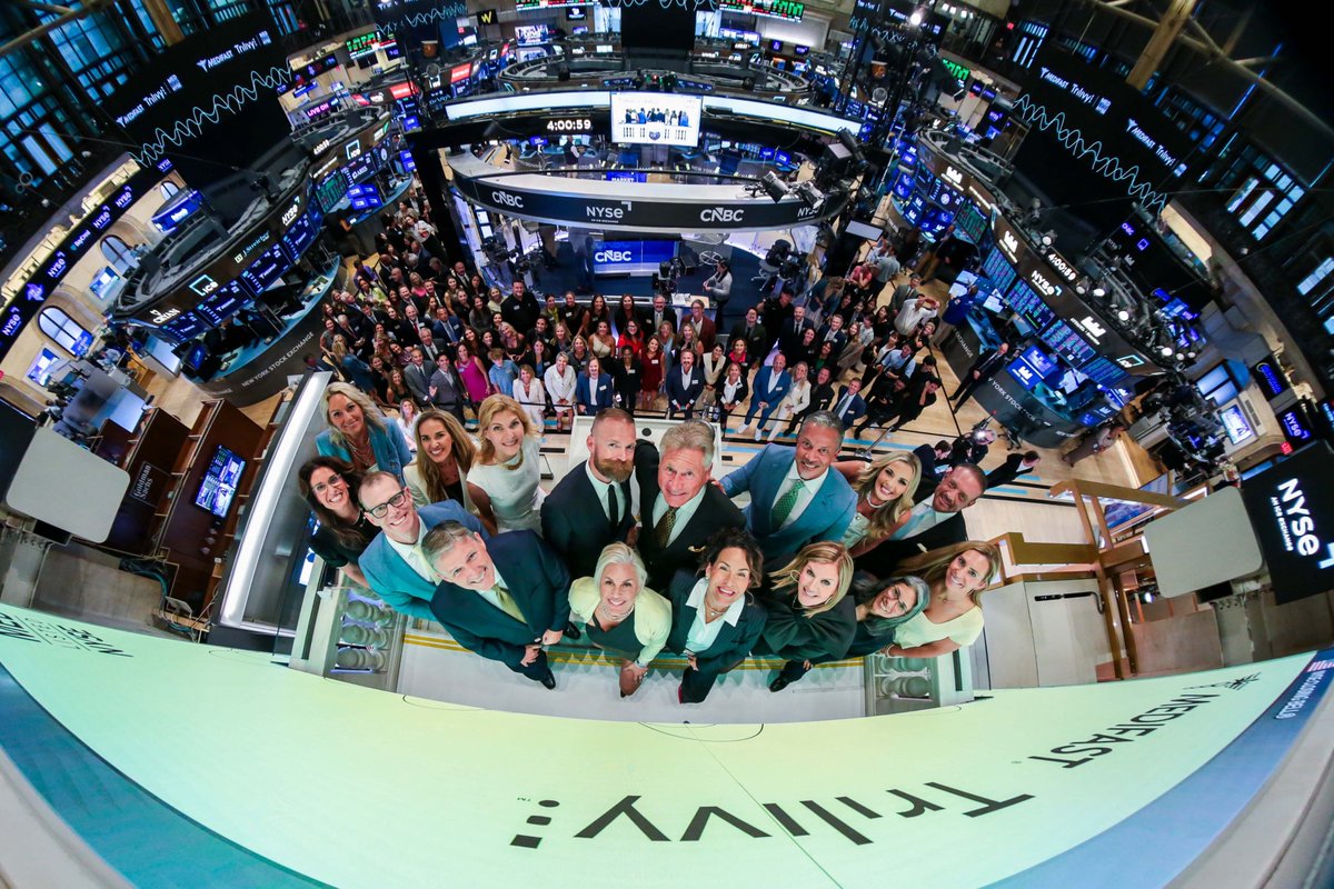 Medifast's tweet photo. Earlier this month, $MED had the opportunity to ring the closing bell at the @NYSE. The bell ringing symbolizes optimism for our company as we continue to establish ourselves as emerging leaders in the metabolic health space. https://t.co/z022JY0kYN