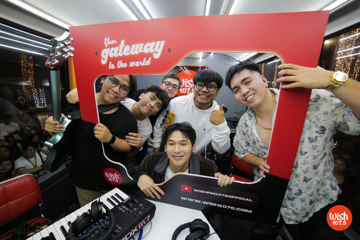 wish1075's tweet photo. Wilbert Ross sang his comeback Wish Bus performances of "Paruparo," "Avianna," and "Sa Isip Ko." https://t.co/wSr7jiuhP7