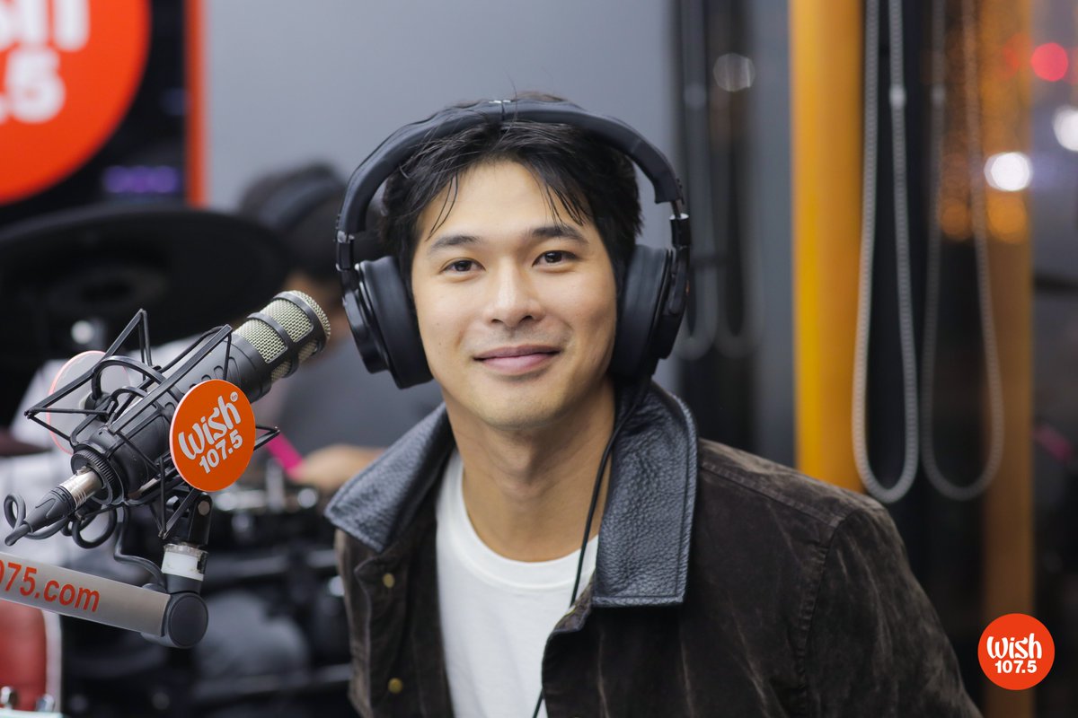 wish1075's tweet photo. Wilbert Ross sang his comeback Wish Bus performances of "Paruparo," "Avianna," and "Sa Isip Ko." https://t.co/wSr7jiuhP7