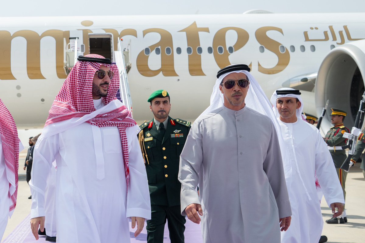 saifcaio's tweet photo. وفد رفيع المستوى يرافق الشيخ منصور بن زايد آل نهيان في السعودية 🇦🇪🇸🇦

معالي علي بن حماد الشامسي الأمين العام للمجلس الأعلى للأمن الوطني

ومعالي علي سعيد النيادي، رئيس الهيئة الوطنية لإدارة الطوارئ والأزمات والكوارث

والدكتور ناصر حميد النعيمي، الأمين العام لمجلس التوازن للتمكين الدفاعي و عدد من كبار المسؤولين.