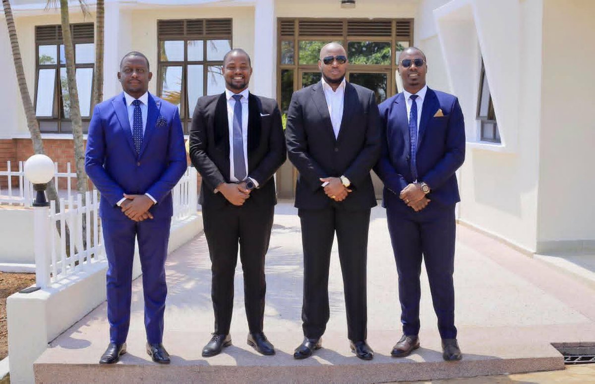 JoshJosha1's tweet photo. They remained loyal to their cousin and friend even after he passed 🙌
Such men can't  cheat on spouses https://t.co/XD45Omoyif