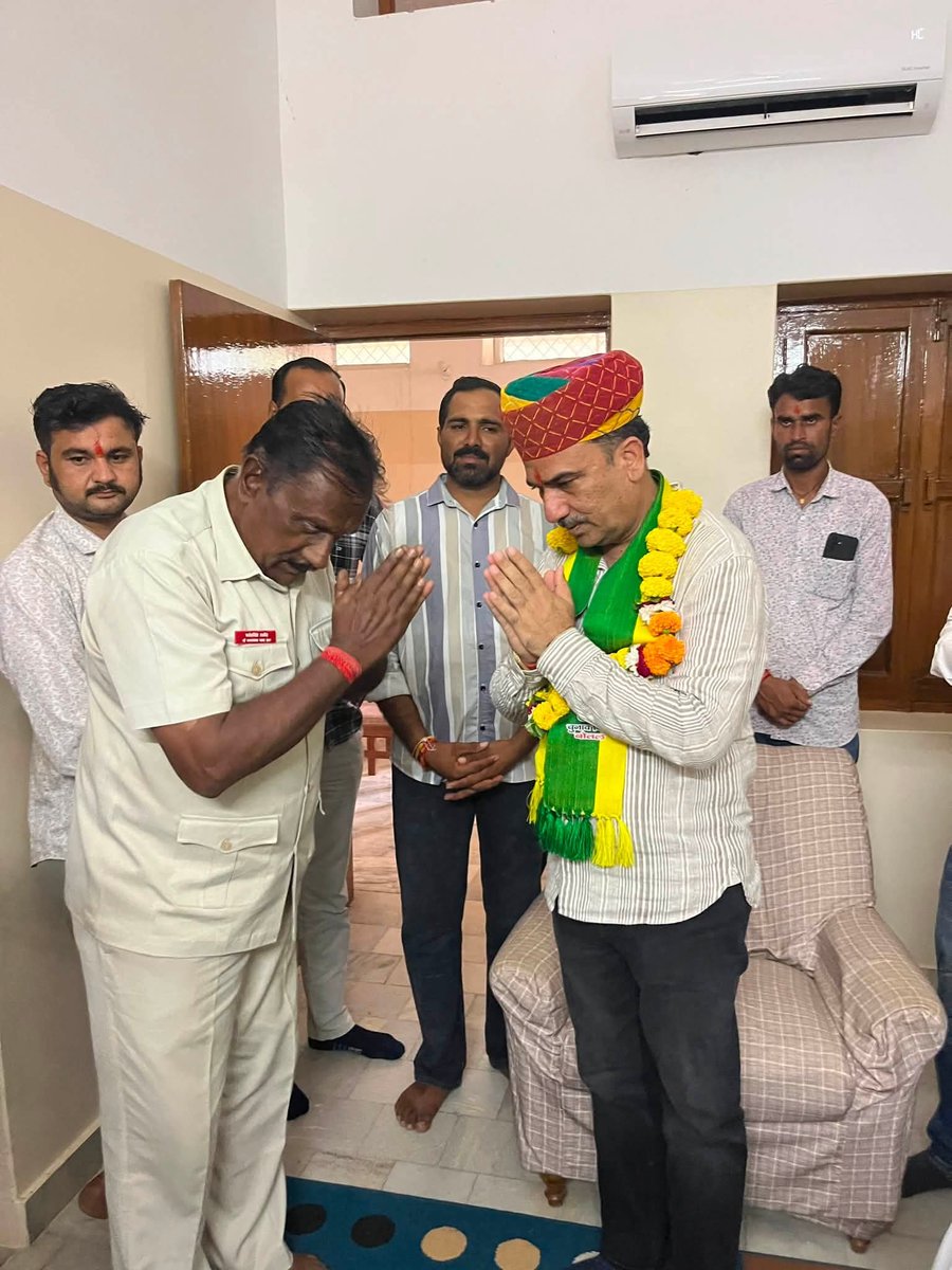 NarayanBeniwal7's tweet photo. #बालोतरा जिले के माँ नाग��ेच्याँ माता नागाणा देवी के दरबार में दर्शन- लाभ लिए एवं जगत कल्याण की प्रार्थना की। https://t.co/wvgjrKD6Tj