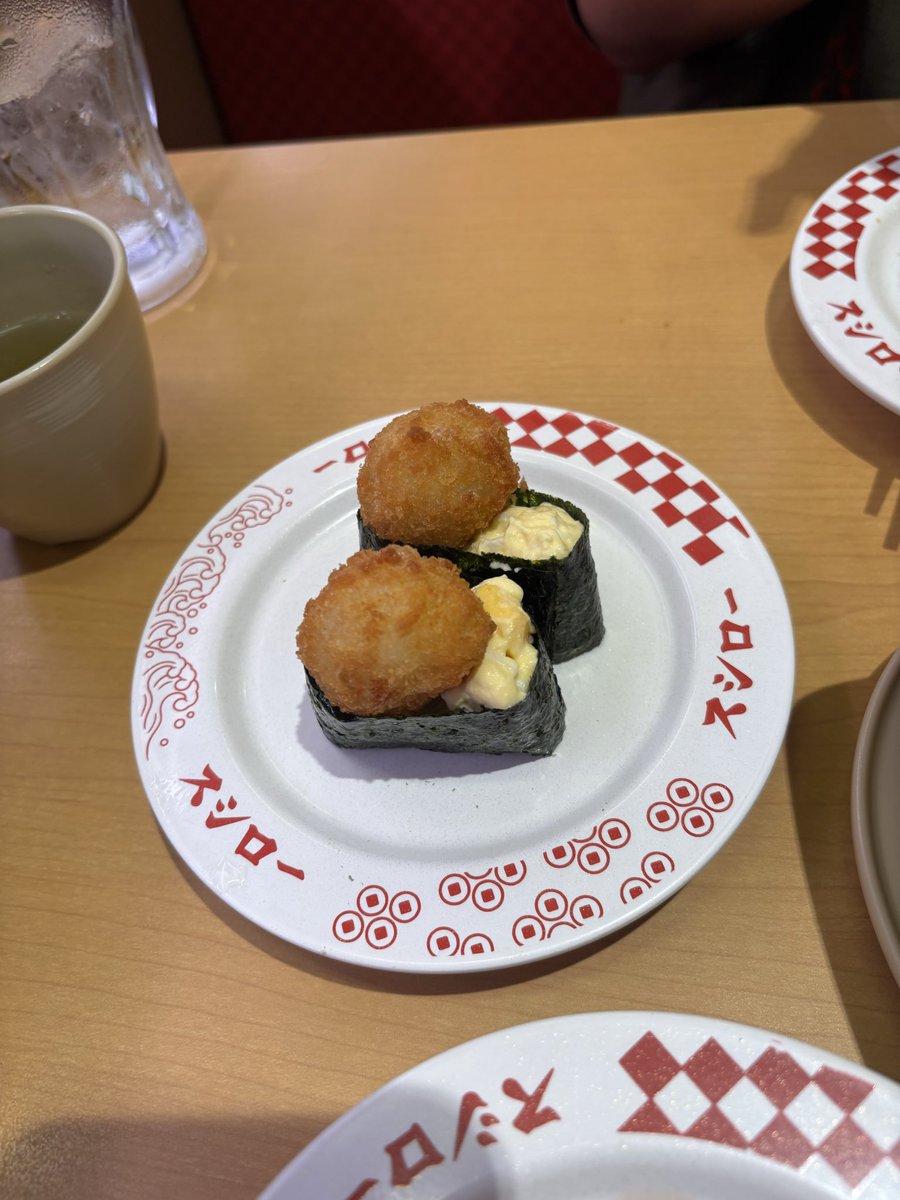 910705naoko's tweet photo. きのこの茶碗蒸し…
秋です。スシロー https://t.co/B1oACA7xWk