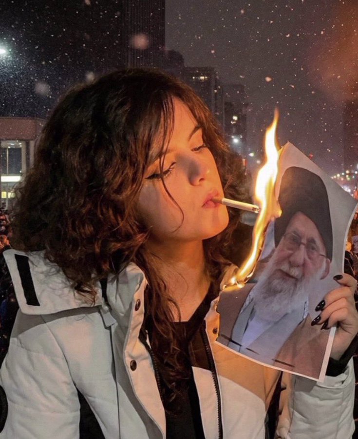 worshipping_45's tweet photo. Guess who is smashing the patriarchy and who is being misogyny slave.

INDIAN WOMEN                           IRAN WOMEN https://t.co/4mApy1GAAH