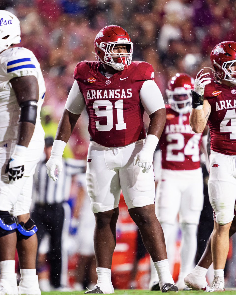 RazorbackFB's tweet photo. Tough. 😤 https://t.co/lnusPXHJYN