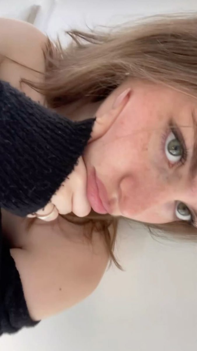 cambeaum's tweet photo. 𝒞onheça-me.

— 𝒩ome: Camille Beaumont
— 𝒜ltura: 1,72
— ℐdade: 22 anos
— 𝒮igno: libra  
— ℰstado civil: Solteira
— ℰstação favorita: verão 
— 𝒞or favorita: vinho https://t.co/OVpXEwjRu7