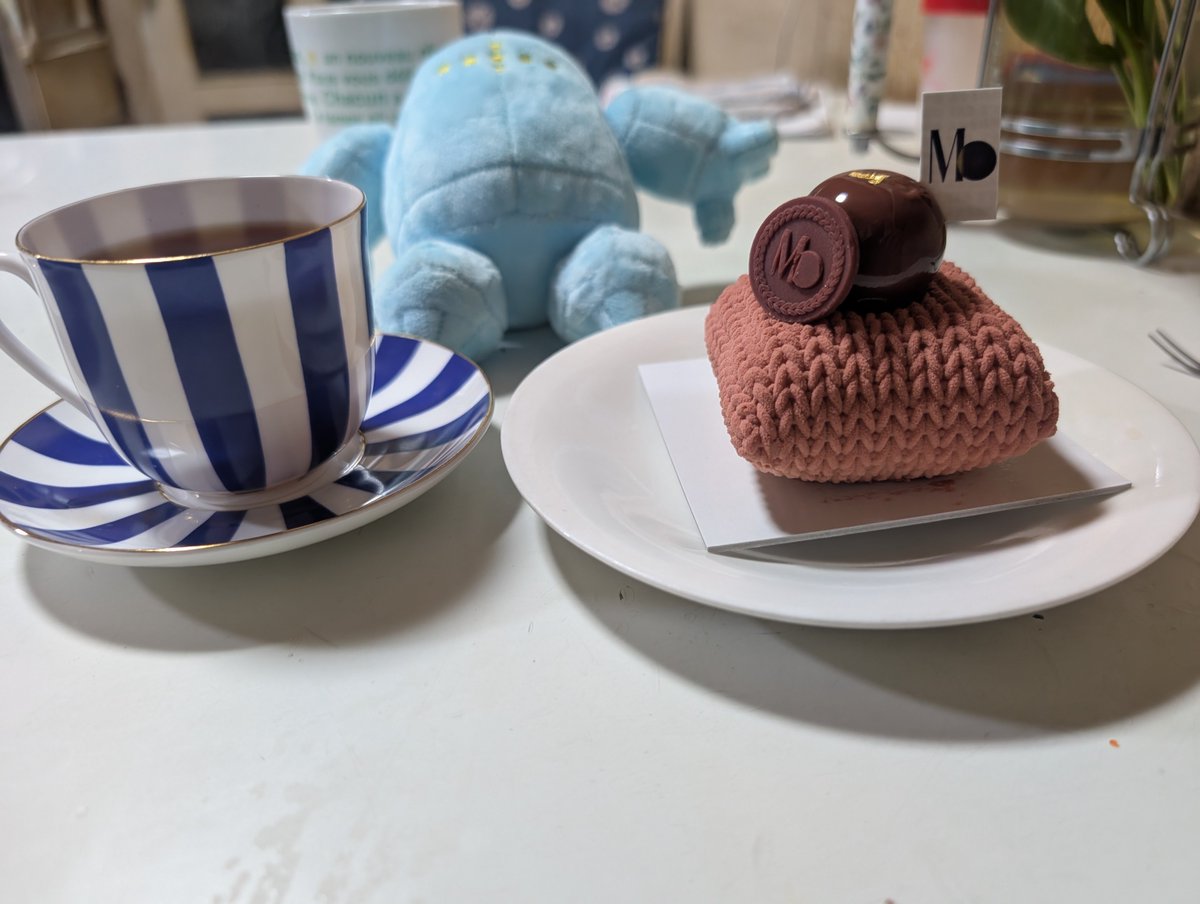 panT090's tweet photo. 実は先日誕生日だったので、妹からインペリアルポーリセンのティーカップ貰いました。 https://t.co/IirkHEewrR