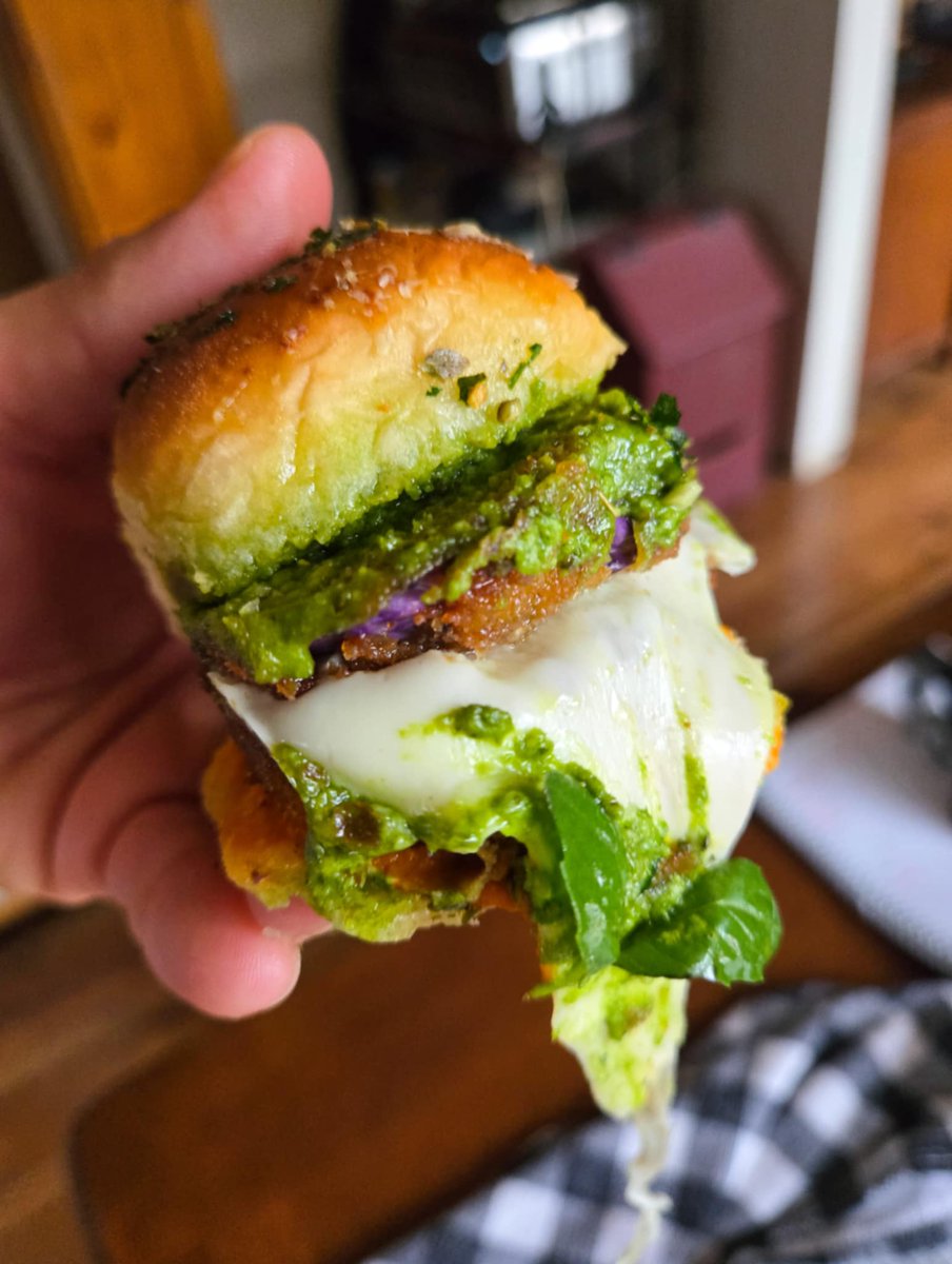 happyveg1986's tweet photo. Did someone say sliders?
Patty Melt Sliders
https://t.co/0YKnGFEEA2
Cheesy Stuffed Meatball Sliders
https://t.co/K04vpd9yYB
Cheeseburger Sliders
https://t.co/0rY4AvOCng
Eggplant Parm & Pesto Sliders
https://t.co/OlyEL8360I
#vegetarian #sliders #recipes https://t.co/m2QzgVOXuM