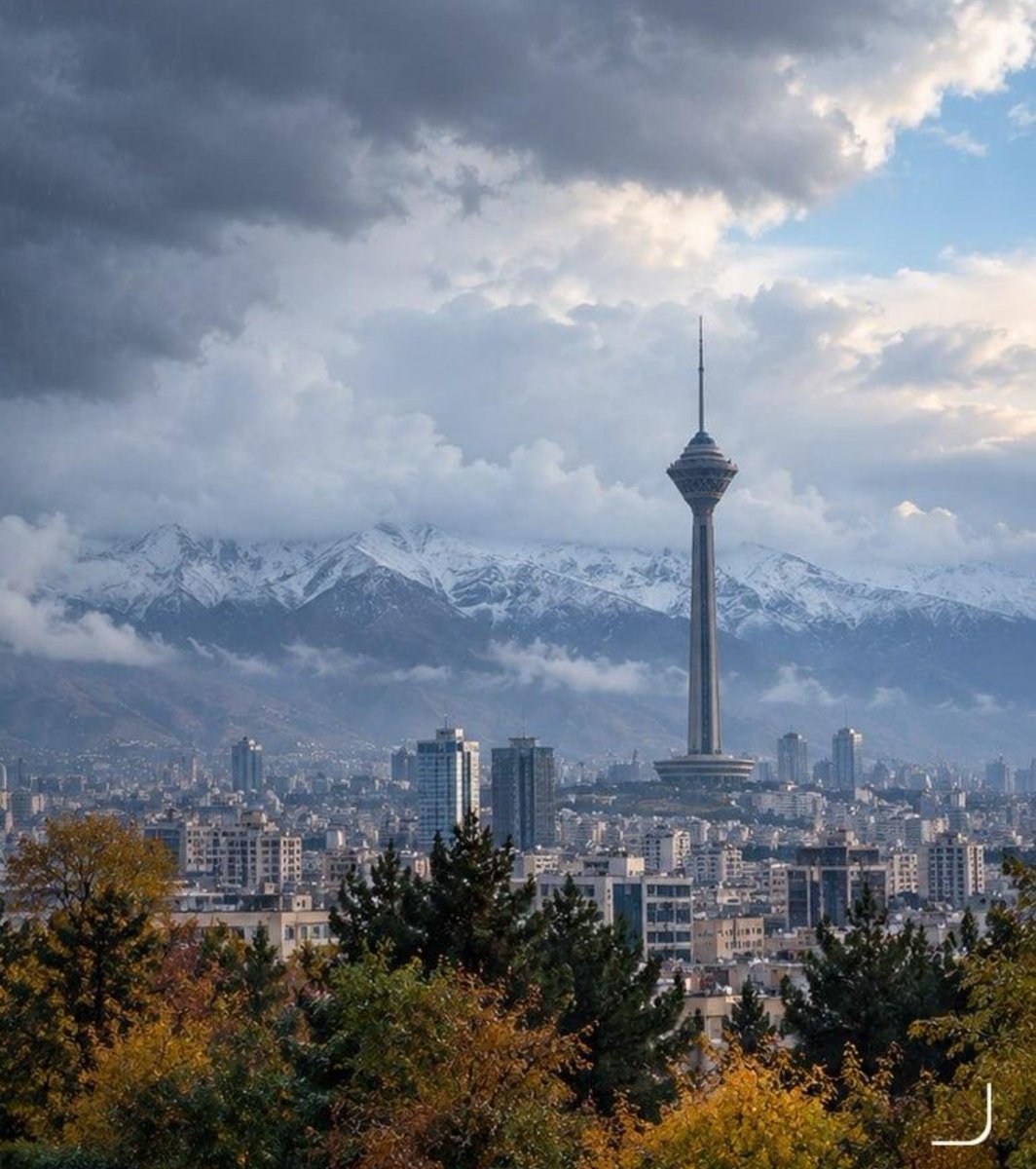 mahale_man's tweet photo. کاهش ۴ درجه‌ای دمای تهران از فردا

هواشناسی #تهران اعلام کرد:
🔹امروز دمای هوا در استان کمی افزایش می‌یابد؛ اما از فردا تا پس‌فردا، به‌طور میانگین کاهش ۲ تا ۴درجه‌ای دما در استان مورد انتظار است.
🔹درارتفاعات، رشد ابر، بارش پراکنده و وزش باد شدید موقتی پیش‌بینی می‌شود.
#محله_من https://t.co/91QCnFhQXP
