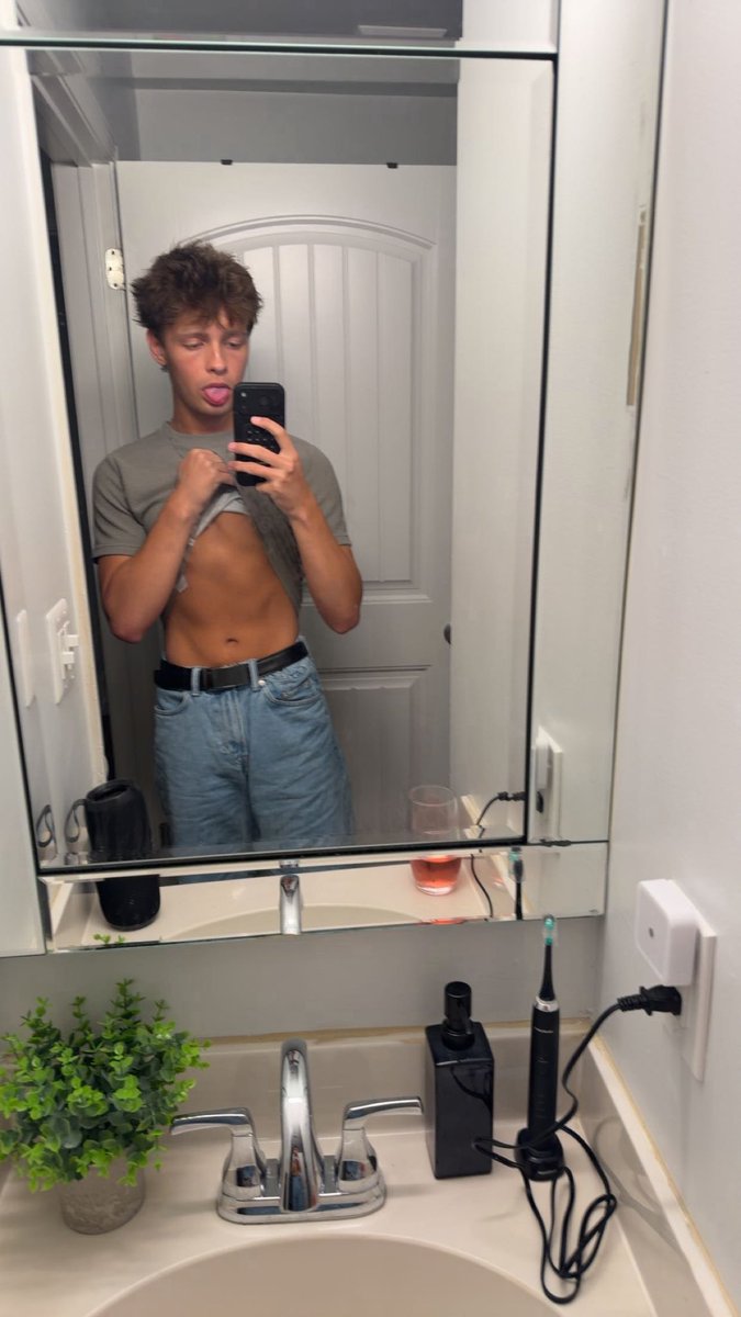 alexluvstop's tweet photo. Like the fit? https://t.co/c9dO0lUn2X