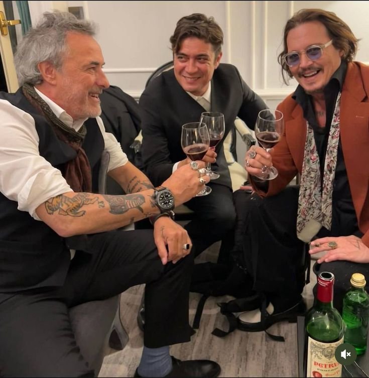 OfficiaIJohnnyD's tweet photo. A profile like this tells a simple but attractive story: life become beautiful through the people we meet,the laughter we share,and the memories we create. Often,the most meaningful moments are the simple ones-quiet conversations,shared drinks,pure smiles,and being fully present. https://t.co/NLzPsV9AZ4