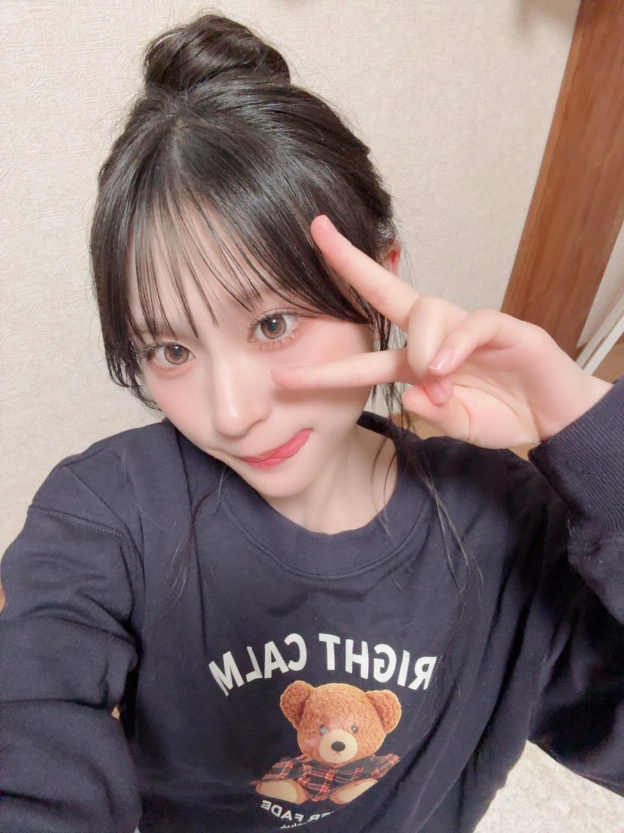 cocona_ms1218's tweet photo. ゆるふわお団子とても好評で心菜うれしい☺️ﾆｺ
でもこれ天才ヘアメイクさんがやってくれたから心菜自分でできない🙂‍↔️ https://t.co/HwD4Kn09CE