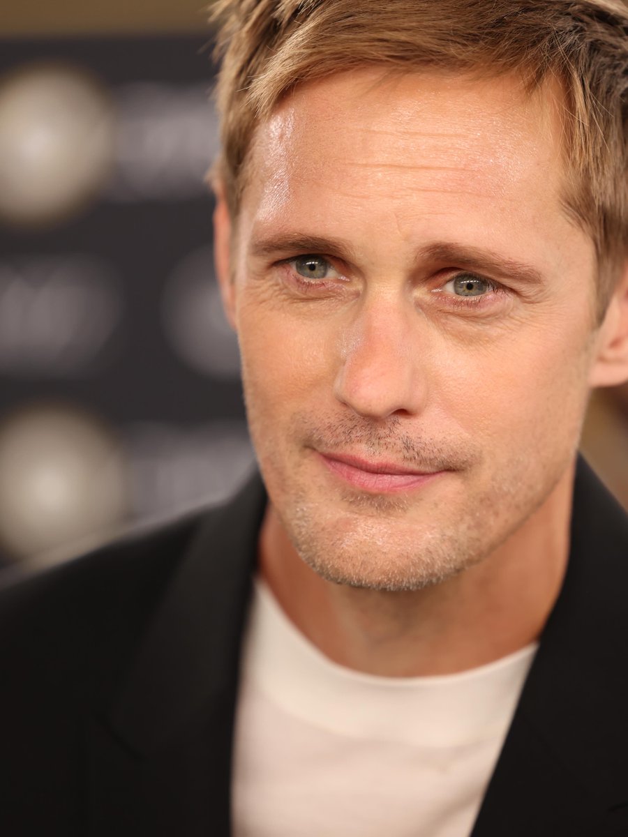 skarsgardaily's tweet photo. I'M OBSESSED! he's gorgeous 😍 

📸: gabrielahinder https://t.co/hChO0Tv9Tr
