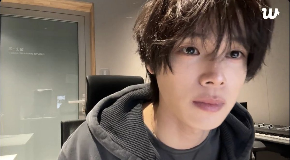 itsthecherry822's tweet photo. i don’t need subtitles looking at his face beautiful is all i want to do https://t.co/eVW3RQifz9