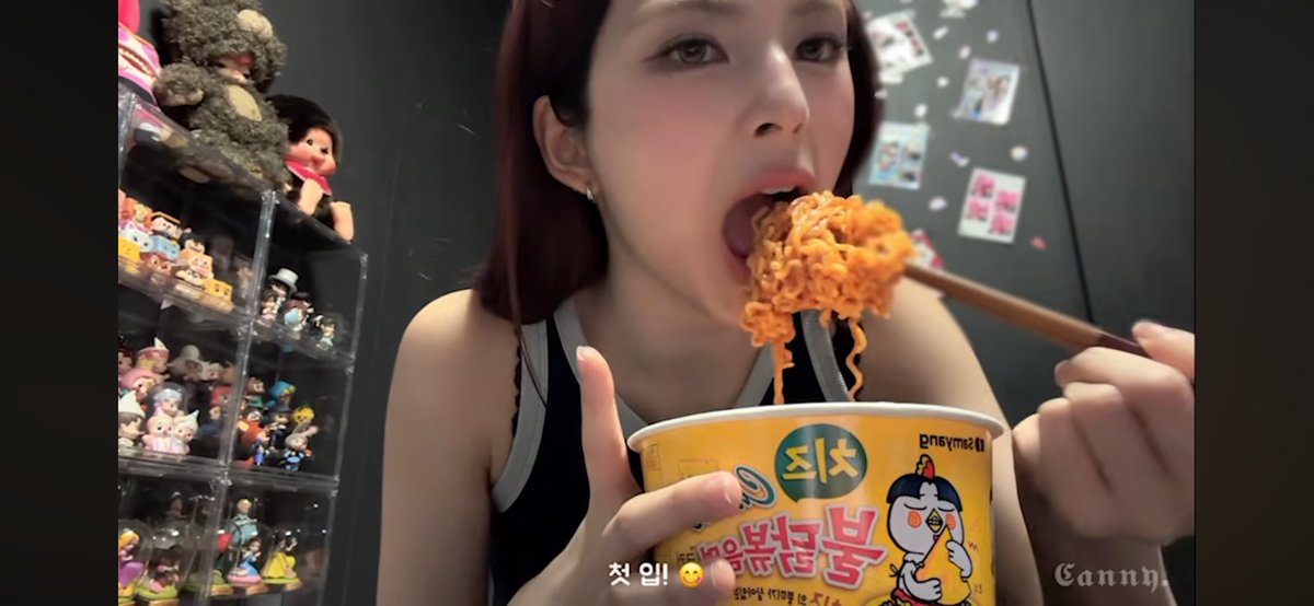 yoonaya35's tweet photo. 一口のサイズがアイドルではないのよ
かわいいからいいけど😈❤️

#BABYMONSTER #CHIQUITA 
@YGBABYMONSTER_ 

https://t.co/GTawlnSpxs https://t.co/hXvw2xuxS2