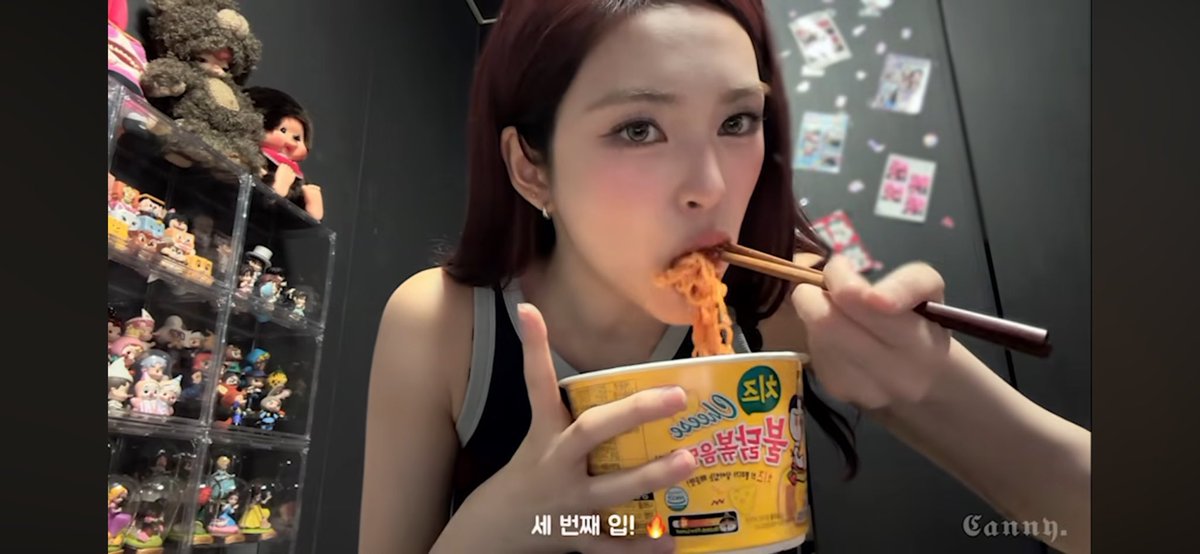 yoonaya35's tweet photo. 一口のサイズがアイドルではないのよ
かわいいからいいけど😈❤️

#BABYMONSTER #CHIQUITA 
@YGBABYMONSTER_ 

https://t.co/GTawlnSpxs https://t.co/hXvw2xuxS2