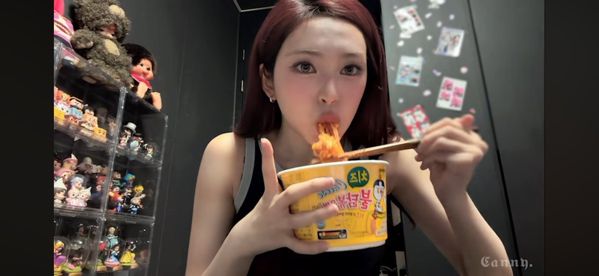yoonaya35's tweet photo. 一口のサイズがアイドルではないのよ
かわいいからいいけど😈❤️

#BABYMONSTER #CHIQUITA 
@YGBABYMONSTER_ 

https://t.co/GTawlnSpxs https://t.co/hXvw2xuxS2