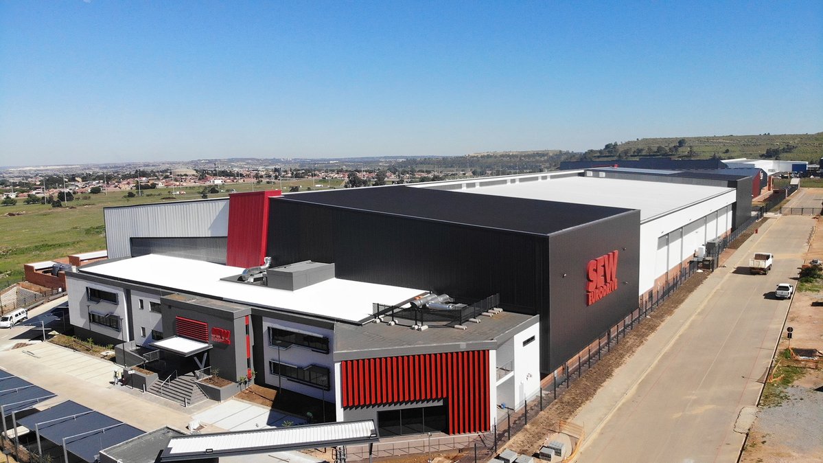 Mining_Online's tweet photo. SEW-EURODRIVE demonstrates how strong local capability builds sustainable customer partnerships at Electra Mining Africa.

Read more: https://t.co/fIeNsYzMO1

#AfricanMining #SEWEURODRIVE #ElectraMiningAfrica #Mining #MiningTechnology #DriveTechnology #PredictiveMaintenance https://t.co/wqUdWkU9JC