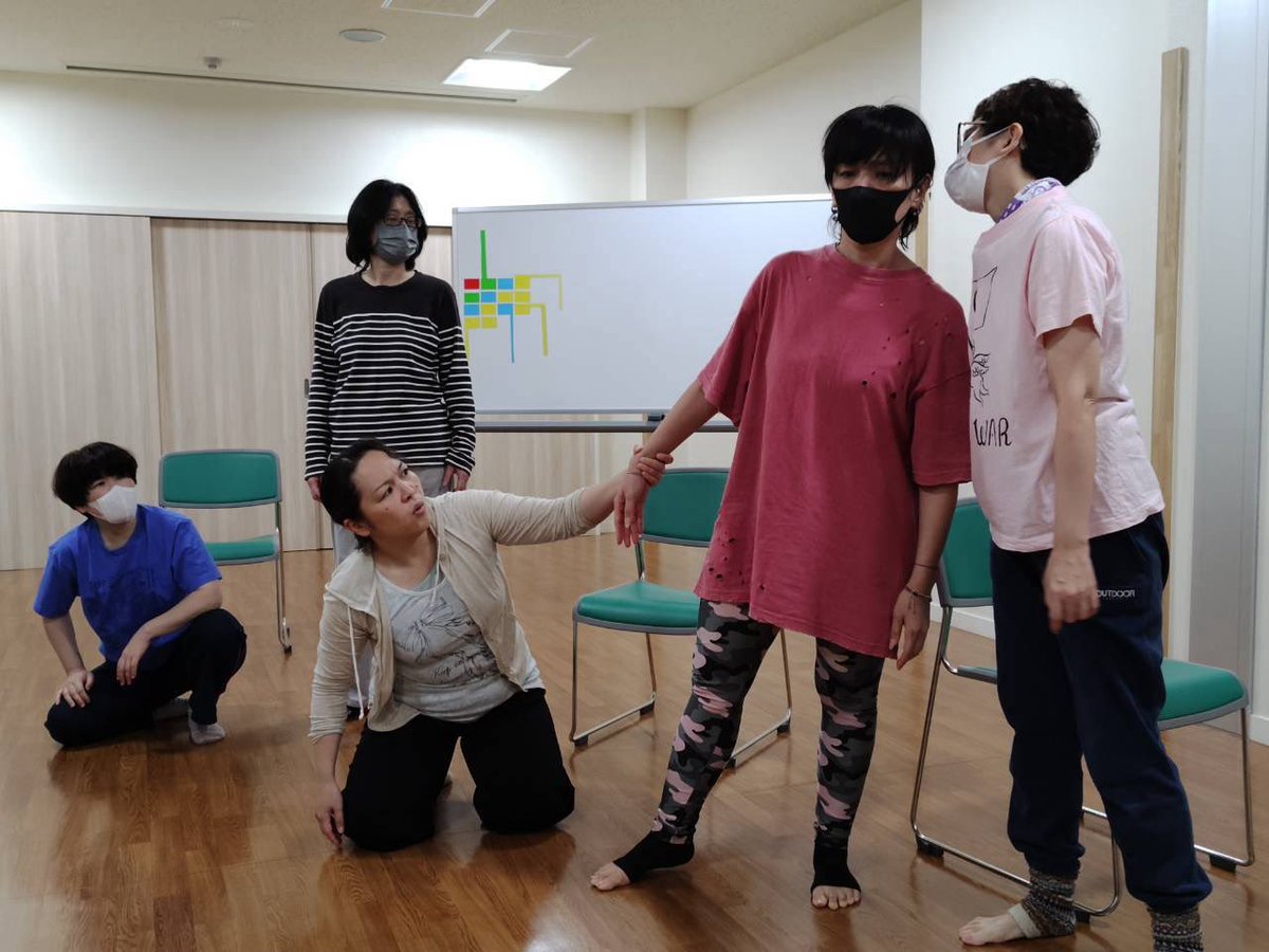 n3kah0's tweet photo. #げんこつ団
#天国と地獄
本日のお稽古終了！
やっと掴めてきたと言ってもいいかな
って感じでのびのび出来ました☺️

写真はフュージョンされそうな生江
(と見せかけてフュージョンは出てきません)

35周年に華を添えられるよう
爆発するぞー💪

🎫ご予約はこちら
https://t.co/i3rz0B9yLN https://t.co/a0ZTZdE03S