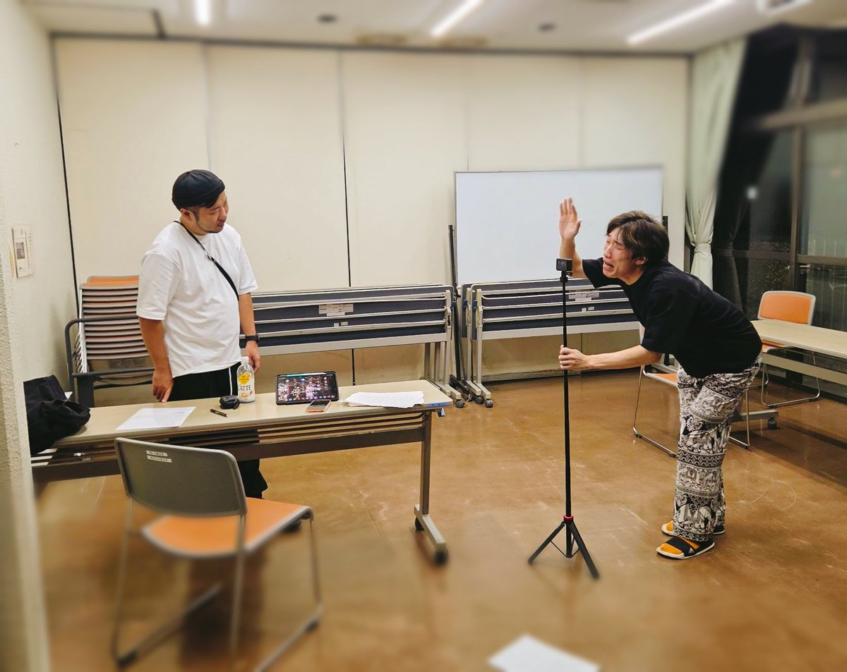 Hotori_110pen's tweet photo. #白白私
#さながら

絶賛稽古進行中です｡
今回は表情筋をフル活用して筋肉痛になりそうです｡挙がってくる脚本に頭を抱えたり、笑い転げたりなどしております🙃

まだ全貌か見えませんが､きっと面白くなります!!是非!!
 
【ご予約】
https://t.co/UyOVThmyc9

【公演HP】
https://t.co/dvE0rLf38t https://t.co/DbyqIuknmU
