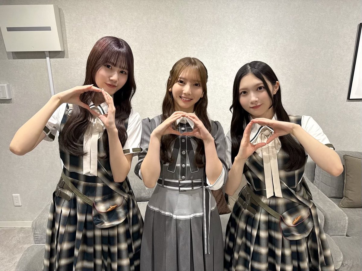hinatazaka46's tweet photo. 明日9月30日(水)09:50～放送
TSSテレビ新広島「ひろしま満点ママ!!」に

#竹内希来里 が
#谷口愛季 さん、#向井純葉 さんと
VTR出演いたします🩵🩷

ぜひご覧ください☀️
https://t.co/yvUExfl3rv

#満天ママ
#青葉坂46オーディション
#青葉坂46 #日向坂46 #櫻坂46 https://t.co/1oHNrnAtRF