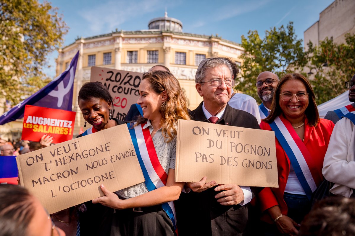 JLMelenchon's tweet photo. Les agents de la fonction publique qui se mobilisent aujourd’hui défendent l’honneur de leurs métiers et de leurs conditions ! Vive la lutte ! https://t.co/TUVHab9XIN