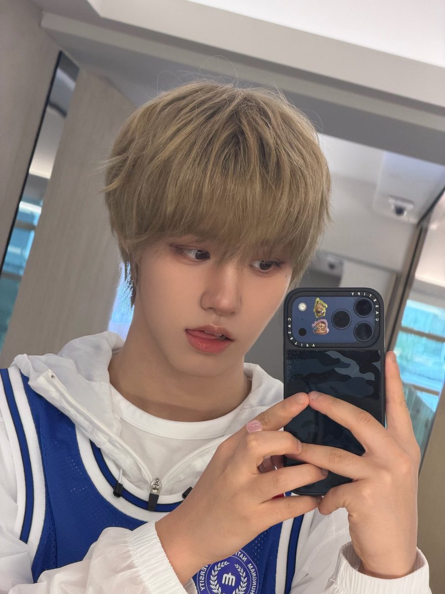 AHOF_official's tweet photo. 충남대🏫
소중한 추억 만들어줘서 너무 고마워요~
오늘 너무 행복했어어☁️💙

#AHOF #아홉
#JUWON #박주원 https://t.co/hBeWH9ICh1