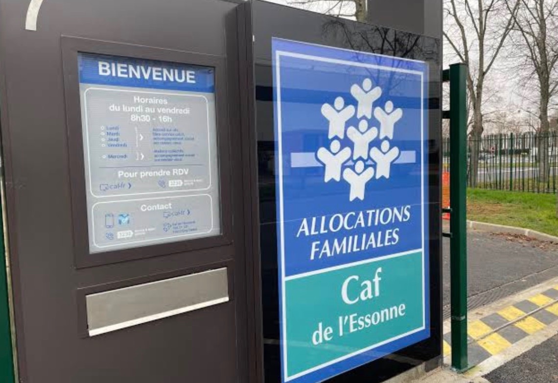 CerfiaFR's tweet photo. 🇫🇷💶 FLASH | Le département de l’Essonne annonce qu’il SUSPEND le paiement du RSA à la CAF, en raison d’un trou budgétaire de 74 millions d’euros. https://t.co/fNElKfj4j9