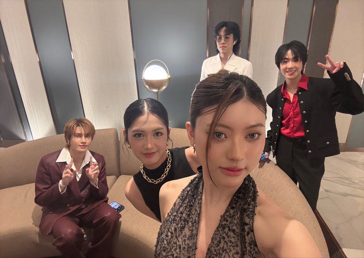 eidreamiez_'s tweet photo. black, obviously
#dreamnavarat
#grandivoryrec
#grandivoryartist
#feedxkhaosodawards2026
#feedxkhaosodawards2026xGIR
#feedxkhaosodawards2026xpakkaddream https://t.co/rTLPQ8ZqqH