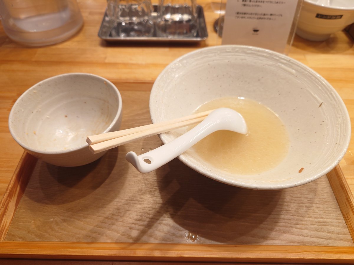 Mkt0690's tweet photo. 仕事終わりの🍜
相変わらずの美味でした😋
MENYA OKIBI特製鶏塩らぁ麺＆炙りチャーマヨ飯 https://t.co/9cg7zzJje9