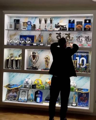 Dinho1908's tweet photo. Funny how both Inter &amp; Argentina were starving for trophies, then a kid from Bahia Blanca pulled up &amp; changed the fortunes of both his club &amp; country. Leader, captain, legend. https://t.co/IElhtutteq