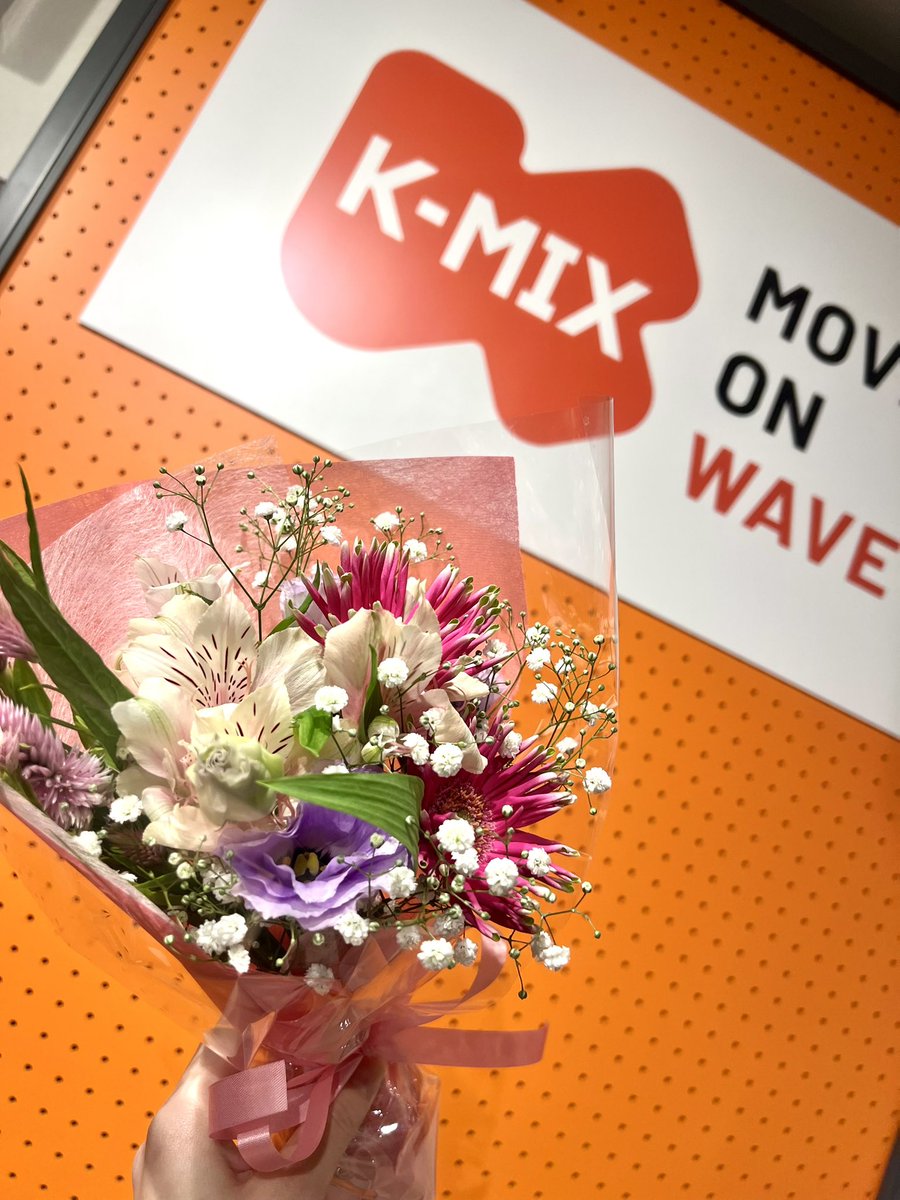 kazuho_makimura's tweet photo. #kmixmove
この3年半でMOVE ONの全曜日を担当させていただきました😊📻

どの曜日も毎回とても楽しく、素敵な思い出でいっぱいです！！ 

K-MIXのアナウンサーとしては今日の放送が一区切りですが、これからもみなさんとお話しできる日々を楽しみにしています🎶

これからもよろしくお願いします✨ https://t.co/dkyvpBfsO3