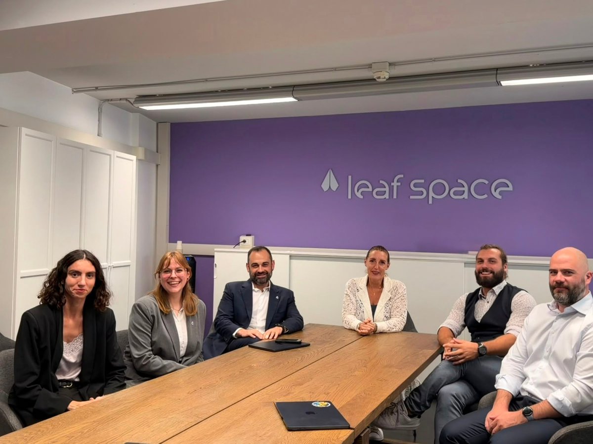 leaf_space's tweet photo. IT WAS AN HONOUR TO WELCOME MEP @DonazzanElena TO LEAF SPACE HQ 🇮🇹📍

We shared our journey, discussed the ever more strategic role of the ground segment, and explored how the upcoming EU Space Act can strengthen #Europe’s competitiveness, safety, and resilience in space 🇪🇺🌌 https://t.co/QTzHkLibO1