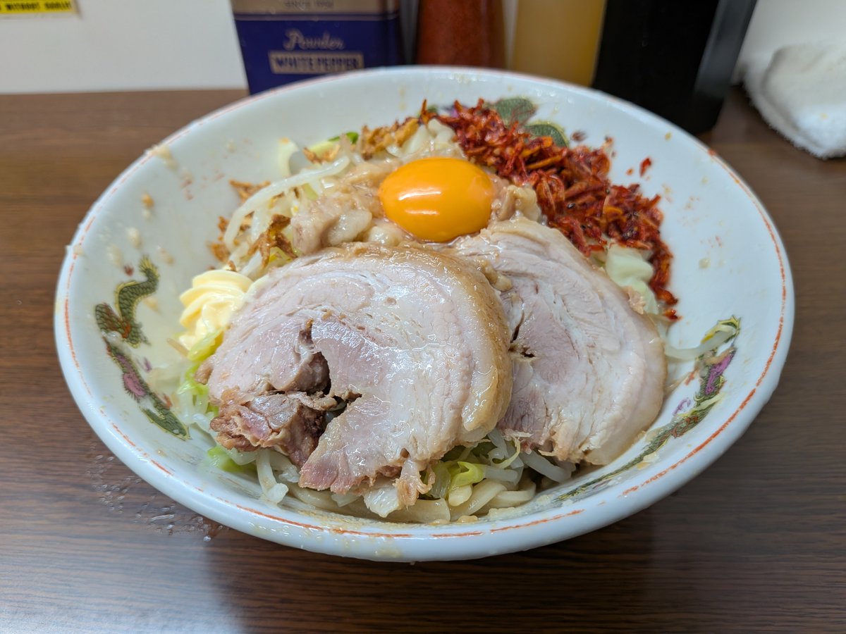 vvv_jun35's tweet photo. 二郎@横浜関内店の冷たい汁無し小（麺半）、海老っちょ辣油、からマヨS

今シーズンラスト冷やし♪
涼しくて並び30分とラッキーでした
辣油との相性もバッチリ決まってます
めちゃくちゃ旨い。 https://t.co/3Gmj3UPqA5