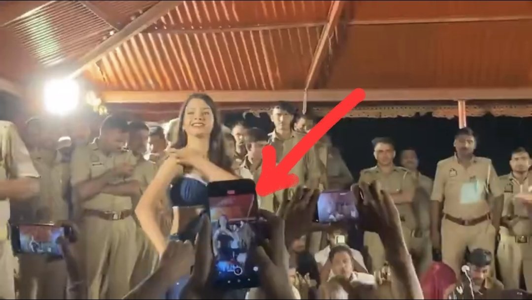 Benarasiyaa's tweet photo. Why is Varanasi police misleading people by calling this an AI video? There are multiple screens in the footage where policemen are clearly visible in the background. The screenshot that was shared was taken from an angle that cut most of them out of the frame.@uppolice https://t.co/6ofZc8ecKW