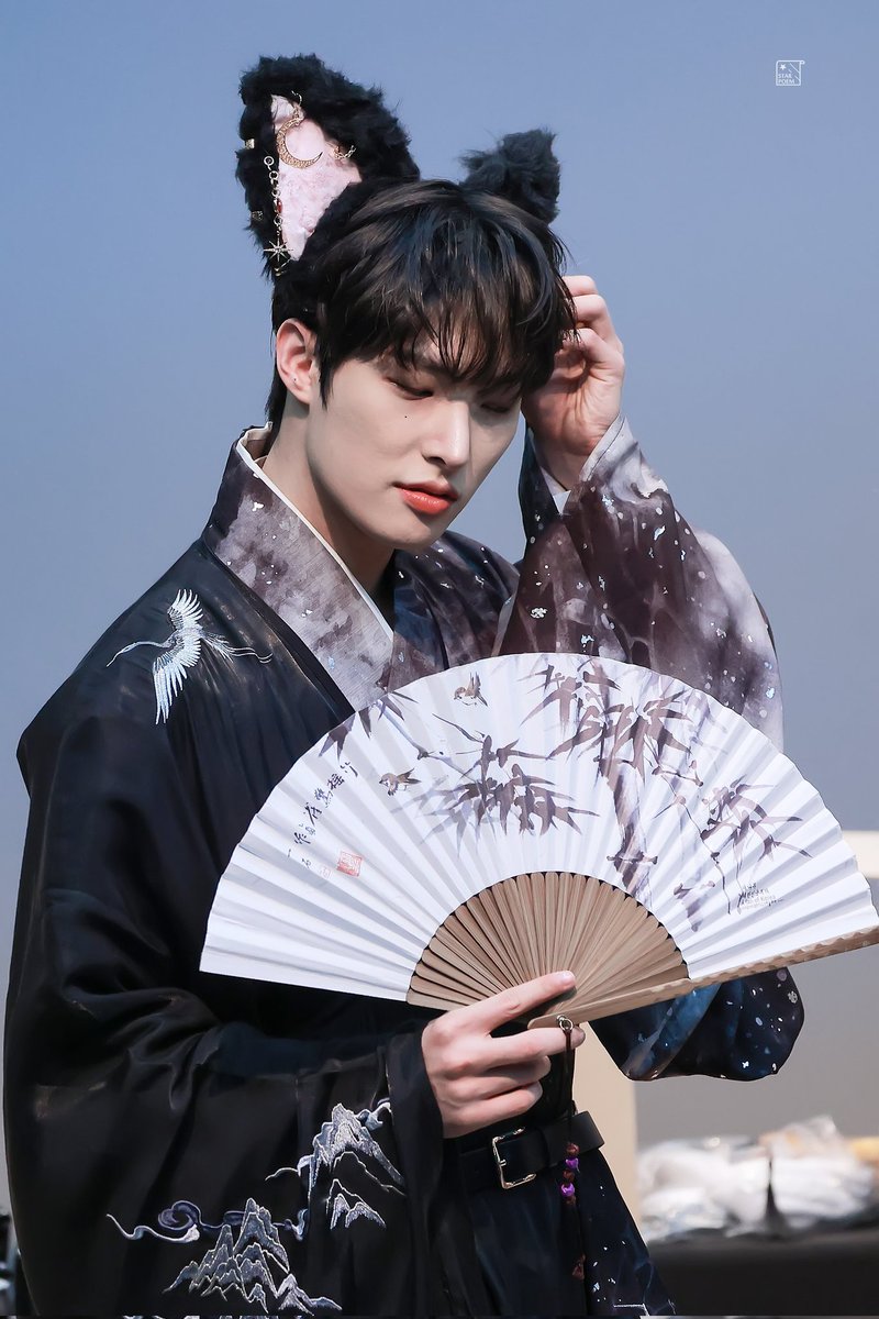 fiddledumplings's tweet photo. this genre of mingi 🪭 https://t.co/ru5wA6qlHQ