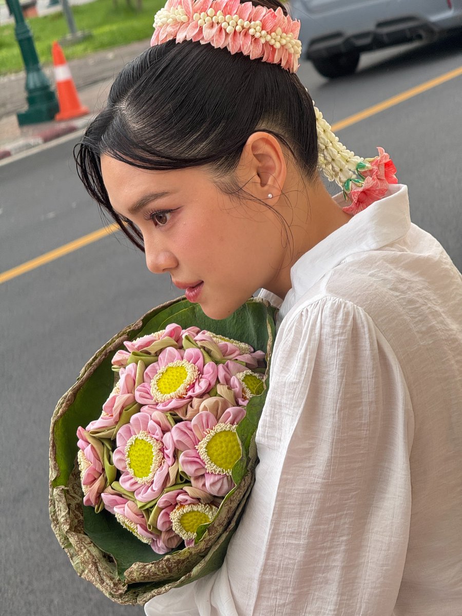 CherprangFCTH's tweet photo. สวยมากเลยค่ะ 😍🪷✨

#CherprangAreekul https://t.co/HtQVA6c6LL